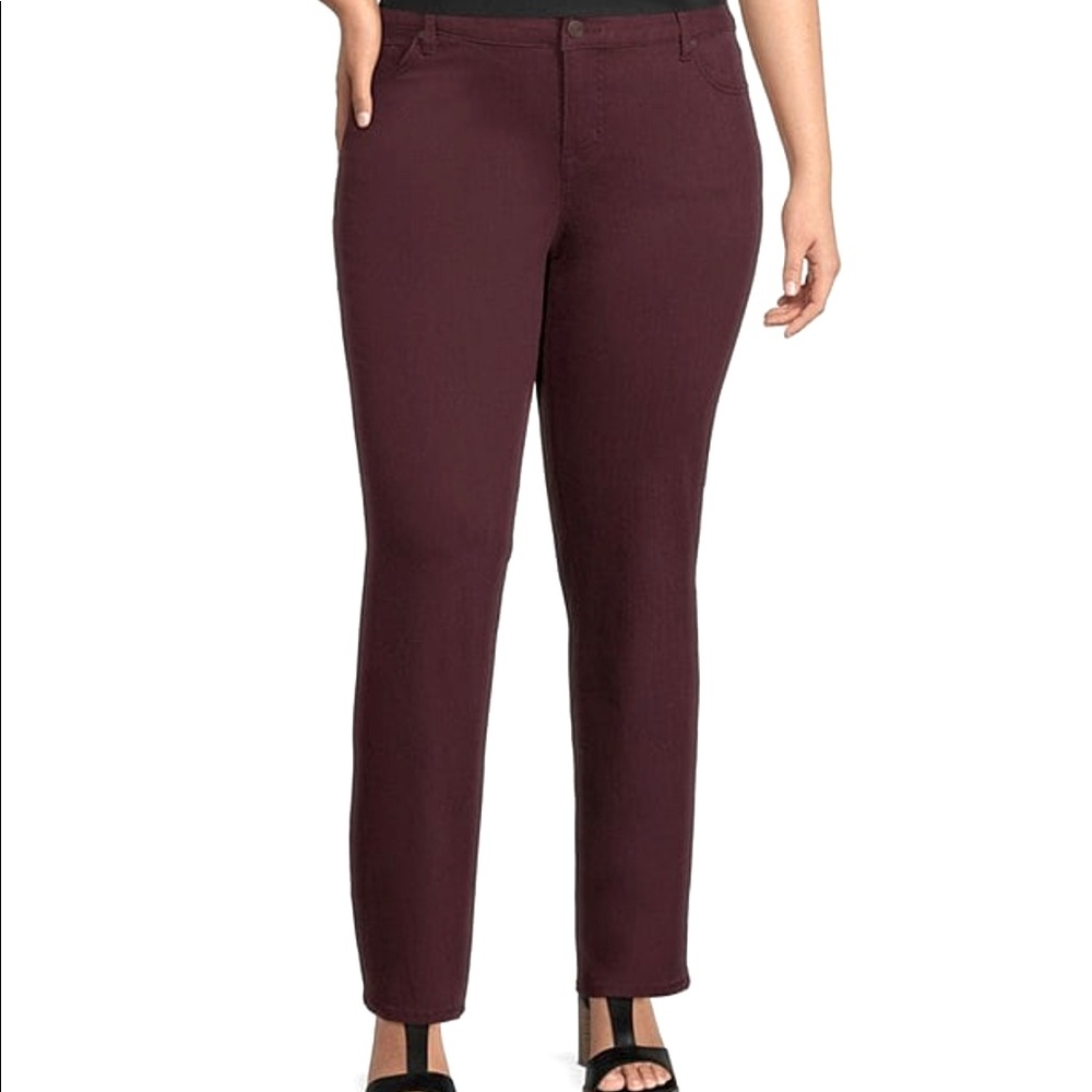 ✨HOST PICK✨Maroon Code Bleu Size 16 Jeans✨